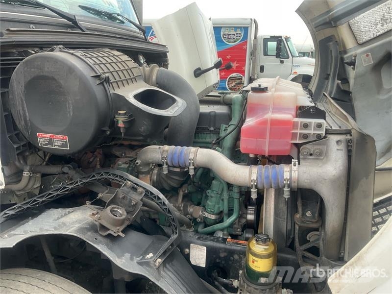 Volvo VNL670 曳引機組件