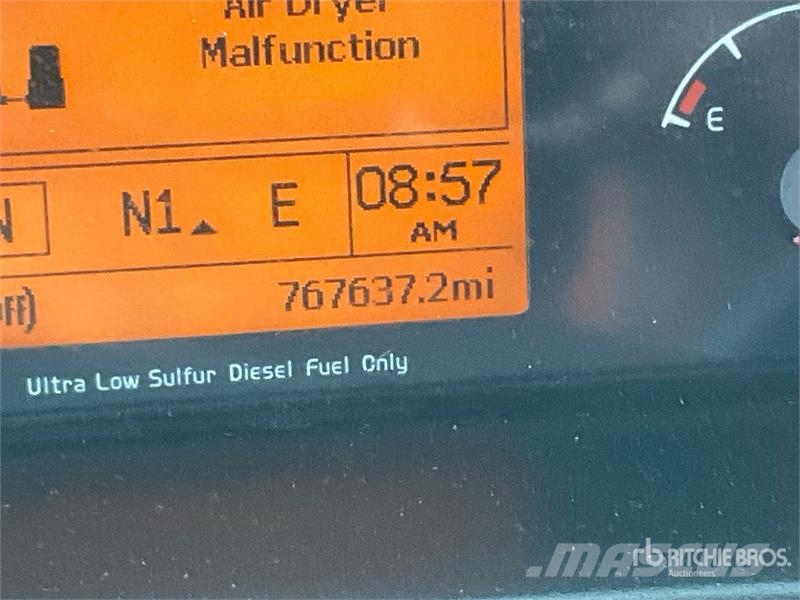Volvo VNL670 曳引機組件