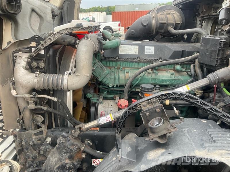 Volvo VNL670 曳引機組件