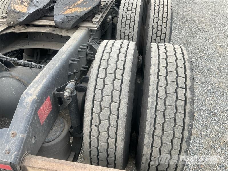 Volvo VNL670 曳引機組件