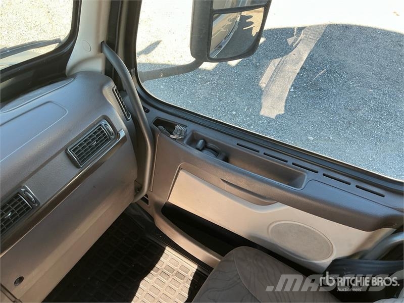 Volvo VNL670 牵引车