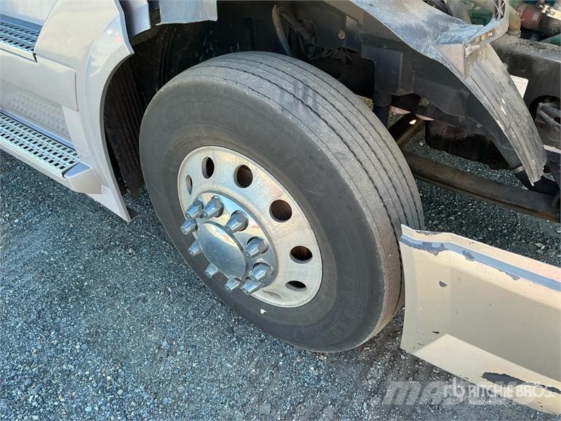 Volvo VNL670 牵引车