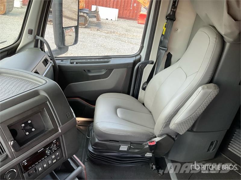 Volvo VNL760 Tractor Units