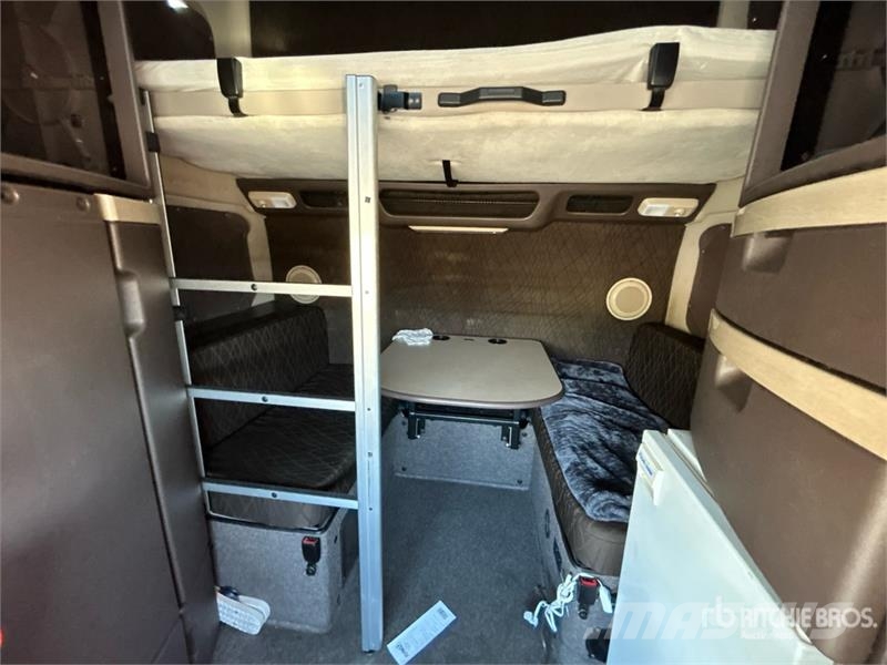 Volvo VNL780 6x4 T/A Sleeper Truck Tractor Tractor Units