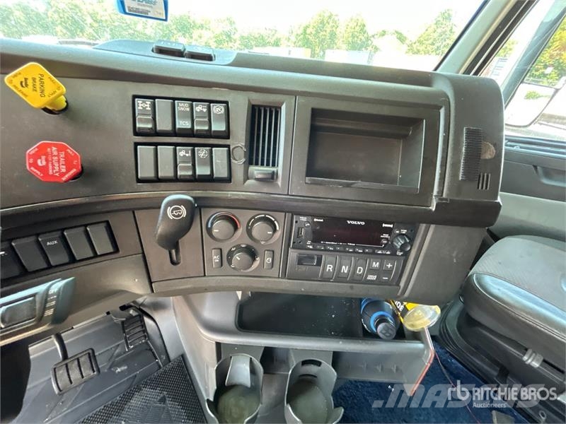 Volvo VNL860 Trekkers