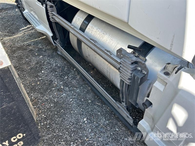 Volvo VNL860 Trekkers