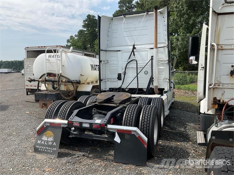Volvo VNL860 Trekkers