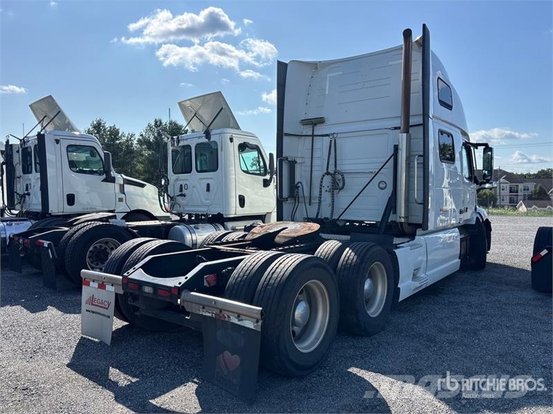 Volvo VNL860 Tractor Units