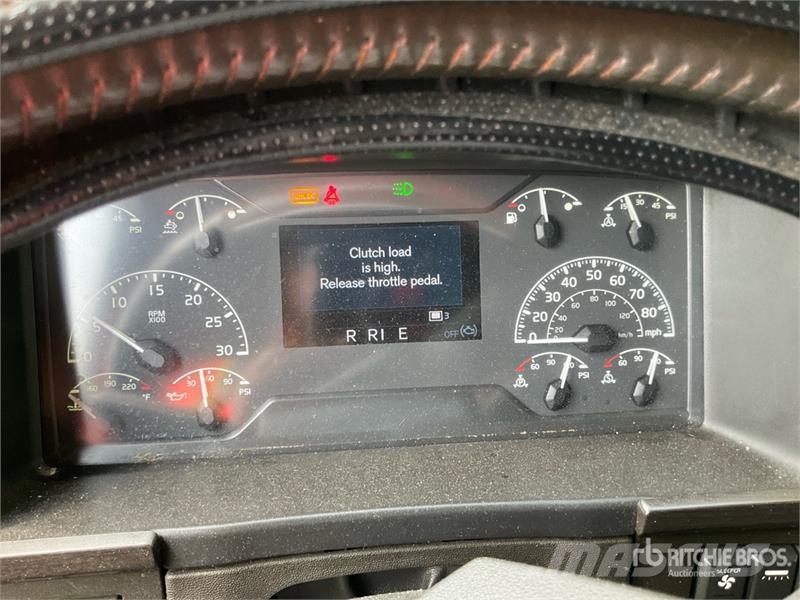 Volvo VNL860 Trekkers
