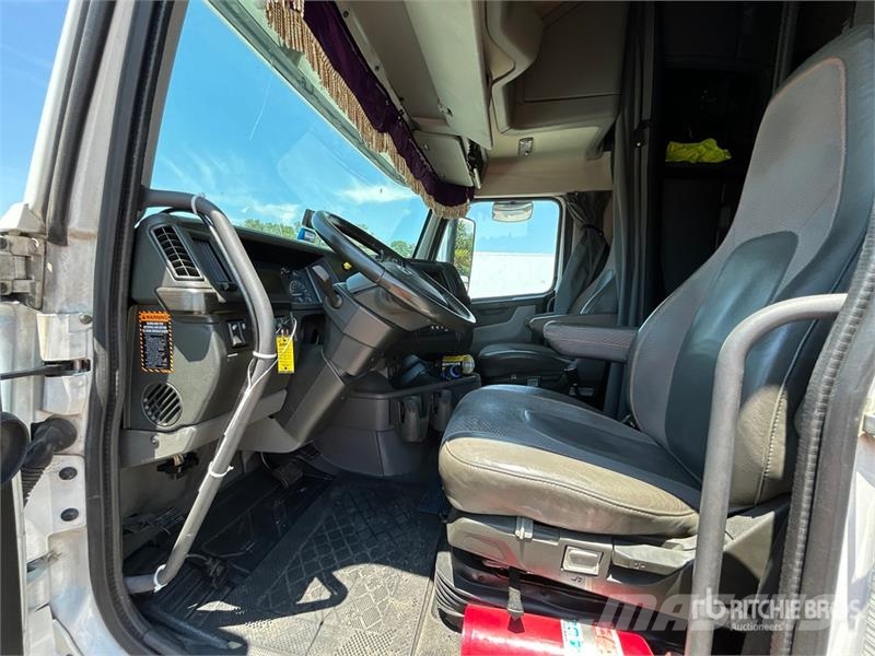 Volvo VNL860 Trekkers