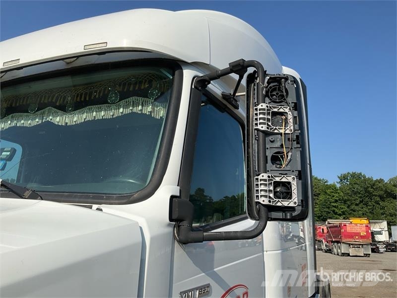 Volvo VNL860 Trekkers