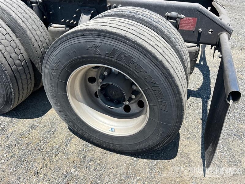 Volvo VNL860 Trekkers