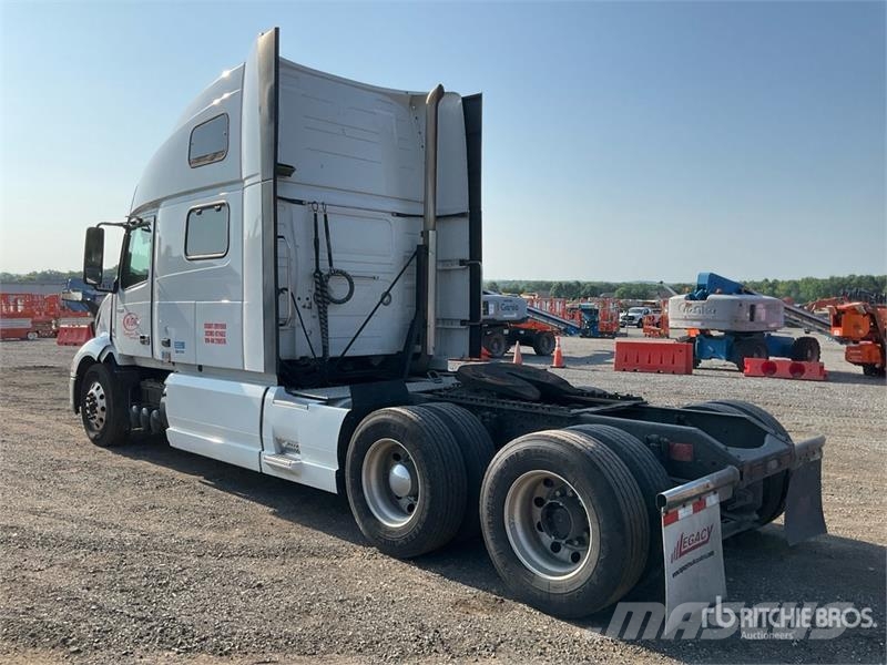 Volvo VNL860 Trekkers