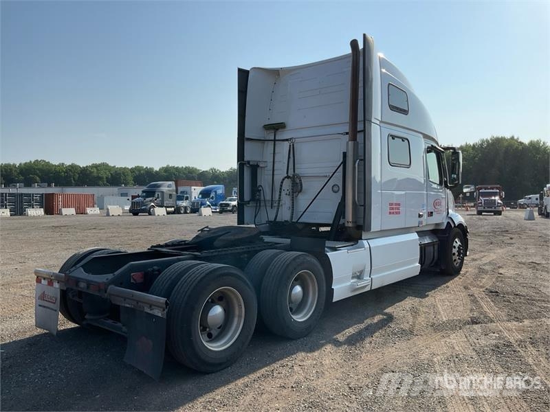 Volvo VNL860 Trekkers