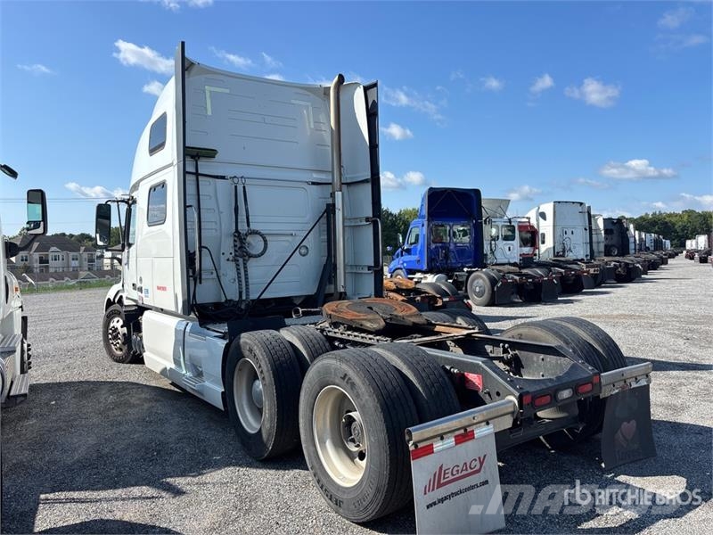 Volvo VNL860 Tractor Units