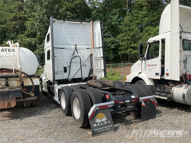 Volvo VNL860 Trekkers