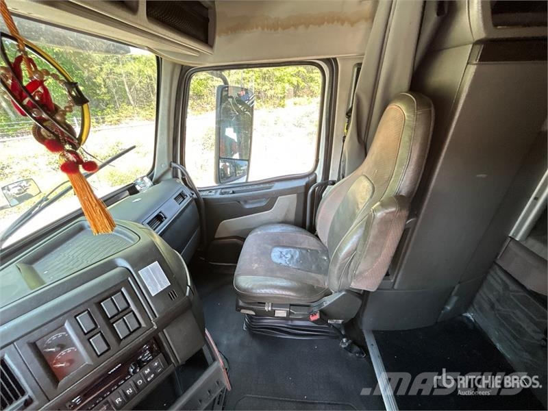 Volvo VNL860 Trekkers