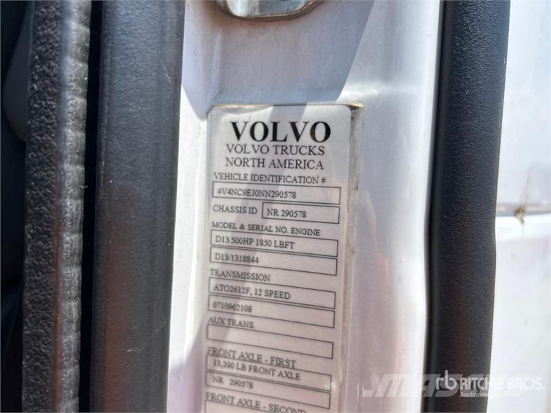Volvo VNL860 Trekkers