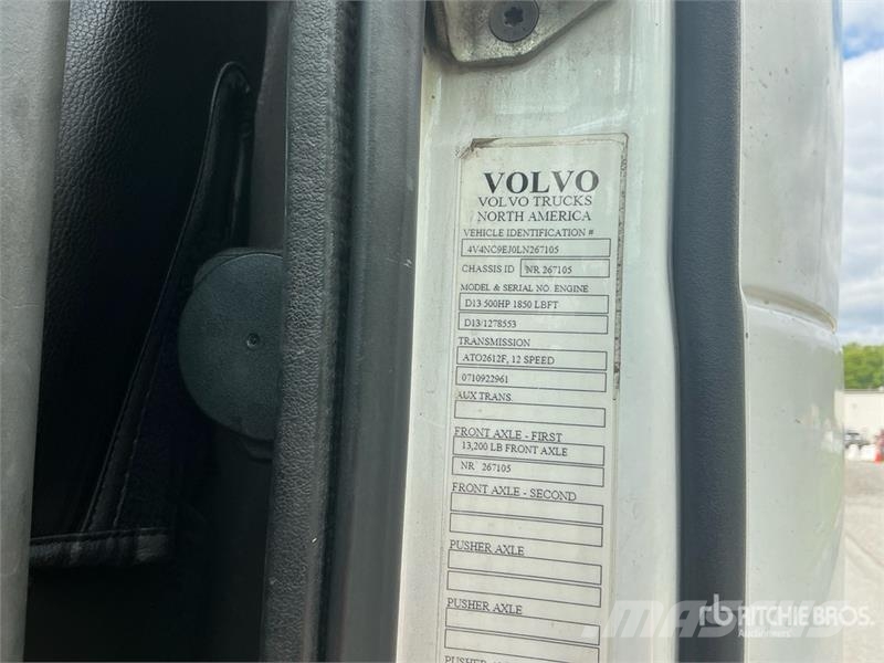 Volvo VNL860 Trekkers