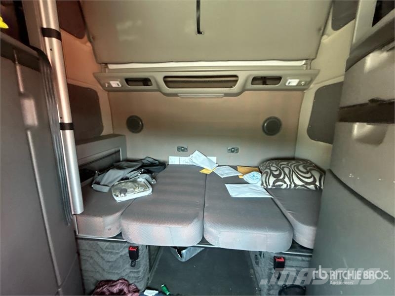 Volvo VNL860 Trekkers