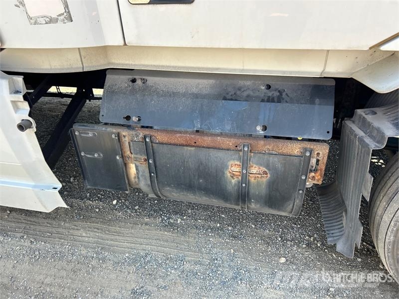 Volvo VNL860 Trekkers