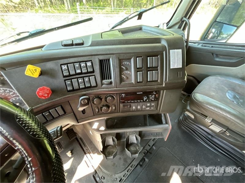 Volvo VNL860 Trekkers