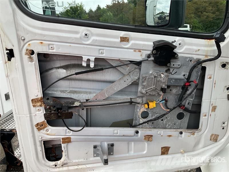 Volvo VNM Tractor Units