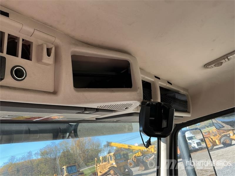 Volvo VNM وحدات الجر