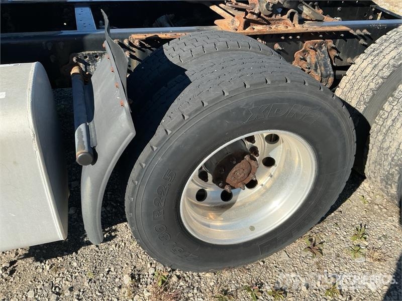Volvo VNM وحدات الجر