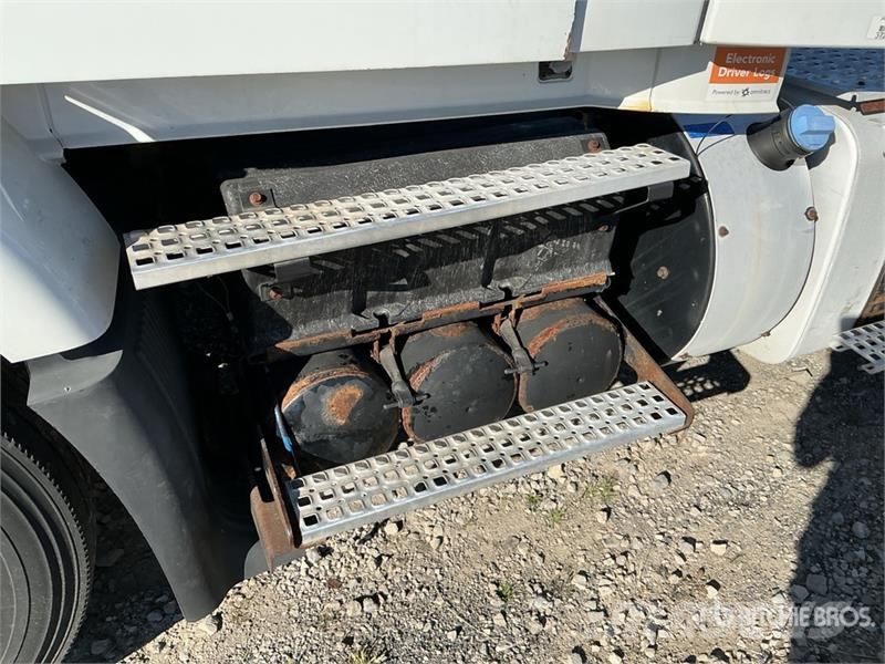 Volvo VNM وحدات الجر
