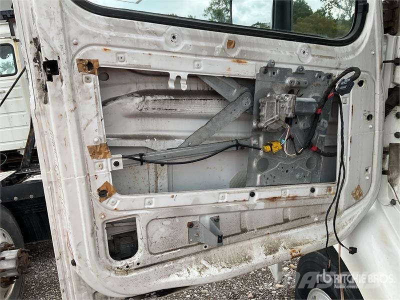 Volvo VNM Tractor Units