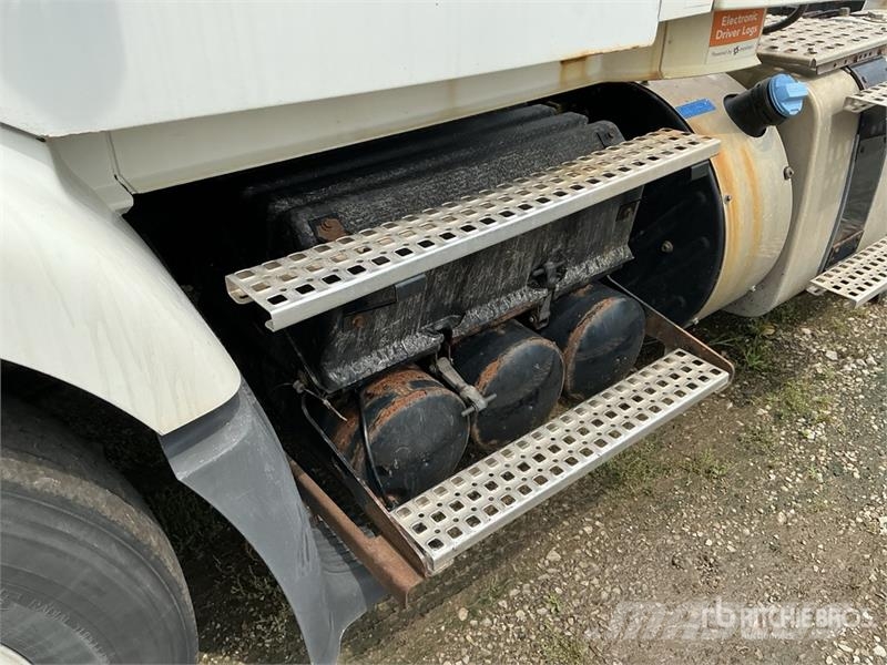 Volvo VNM Tractor Units