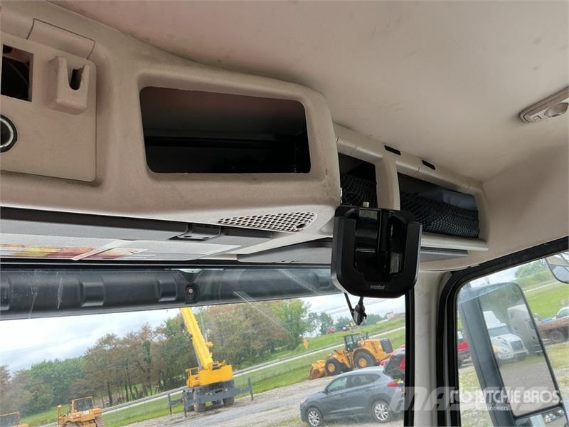 Volvo VNM Tractor Units