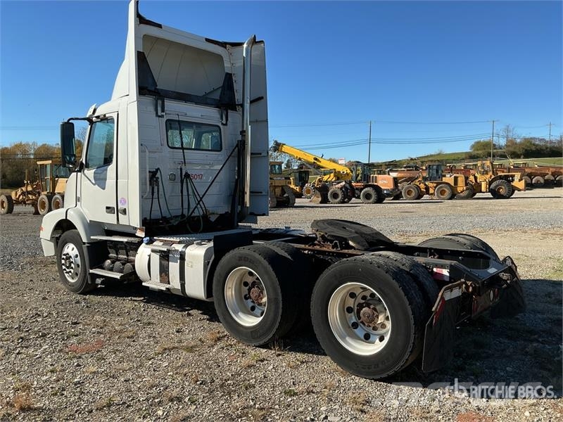 Volvo VNM وحدات الجر
