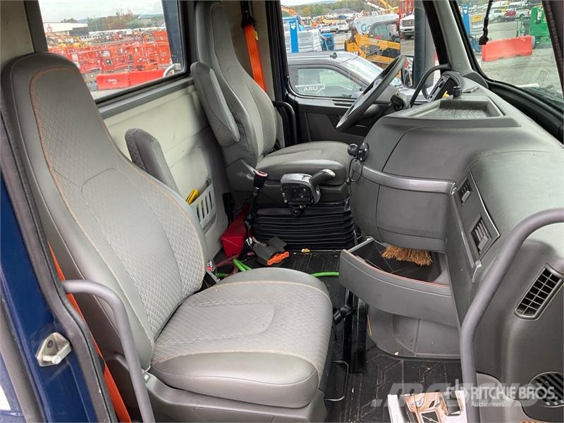 Volvo VNM200 6x4 T/A Day Cab Truck Tractor Tracteur routier