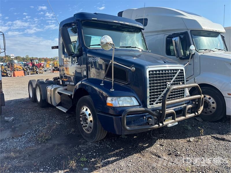 Volvo VNM200 6x4 T/A Day Cab Truck Tractor (Inoperable) Traktorske jedinice