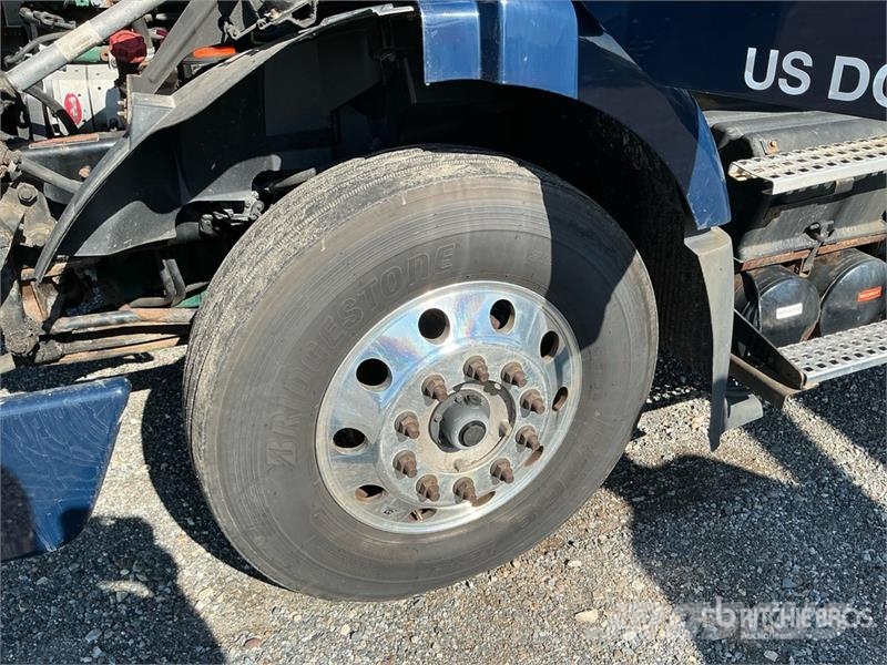 Volvo VNM200 6x4 T/A Day Cab Truck Tractor Traktorske jedinice