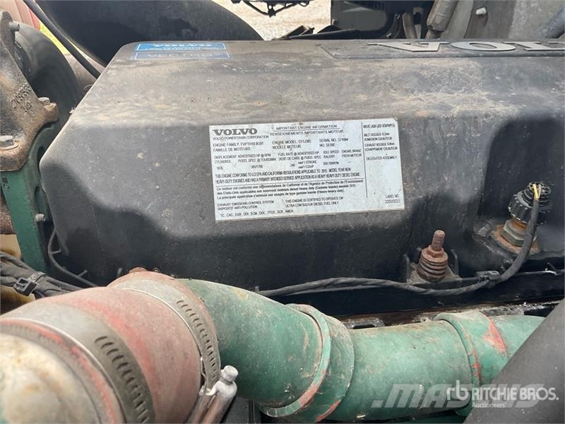 Volvo VNM200 6x4 T/A Day Cab Truck Tractor (Inoperable) Седельные тягачи