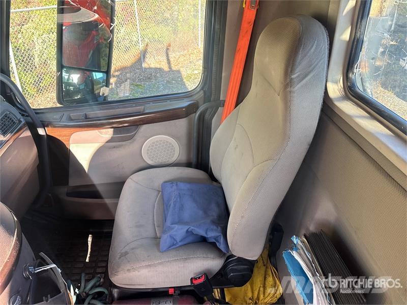 Volvo VNM200 6x4 T/A Day Cab Truck Tractor Traktorske jedinice
