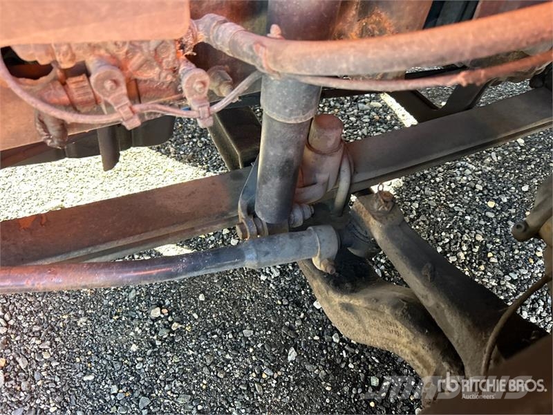 Volvo VNM200 6x4 T/A Day Cab Truck Tractor (Inoperable) Traktorske jedinice