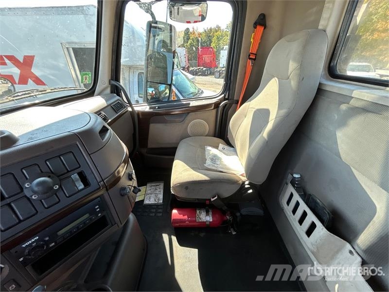 Volvo VNM200 6x4 T/A Day Cab Truck Tractor (Inoperable) Traktorske jedinice