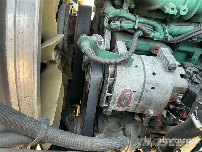 Volvo VNM200 6x4 T/A Day Cab Truck Tractor Traktorske jedinice