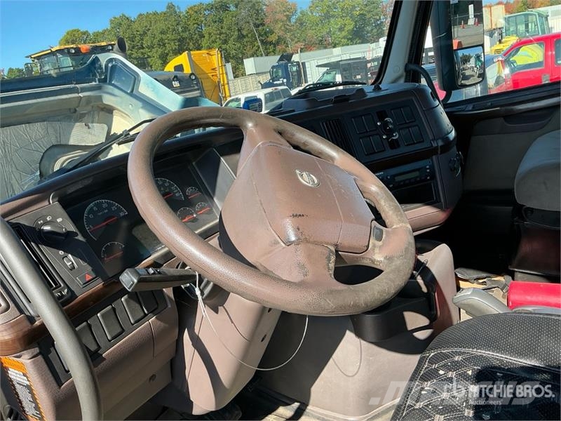Volvo VNM200 6x4 T/A Day Cab Truck Tractor Traktorske jedinice
