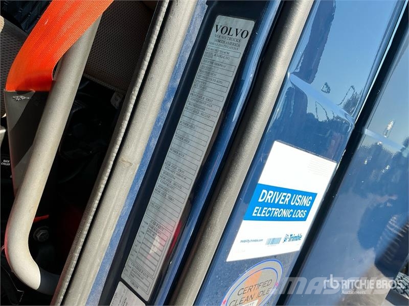 Volvo VNM200 6x4 T/A Day Cab Truck Tractor Traktorske jedinice