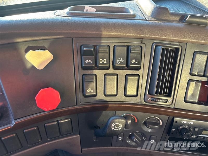 Volvo VNM200 6x4 T/A Day Cab Truck Tractor Traktorske jedinice