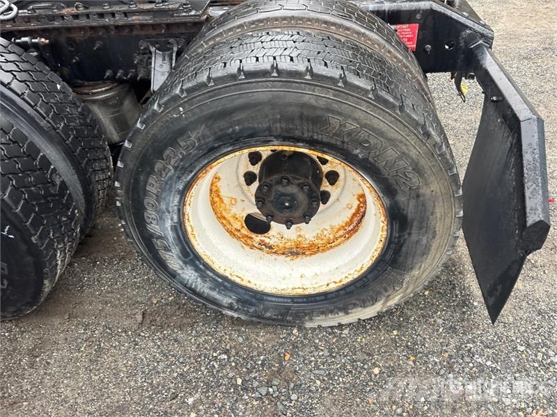 Volvo VNM200 6x4 T/A Day Cab Truck Tractor Traktorske jedinice