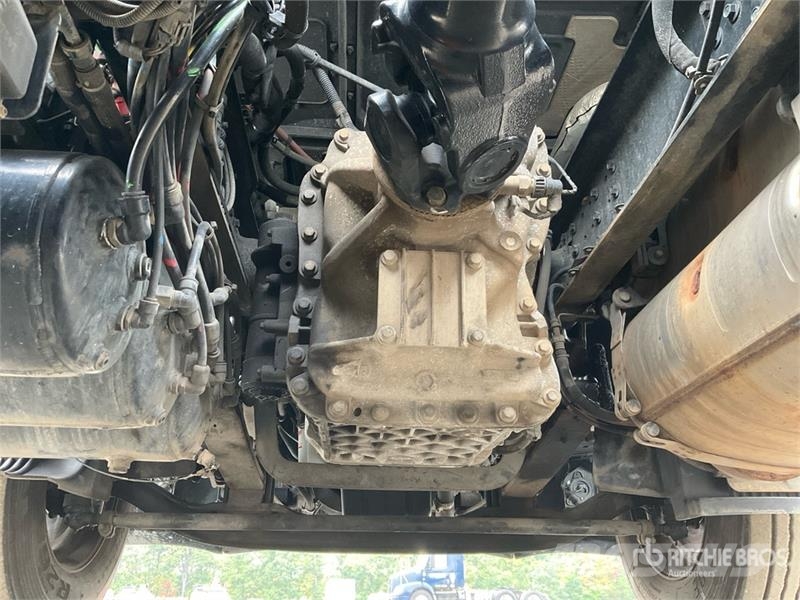 Volvo VNM200 6x4 T/A Day Cab Truck Tractor Tracteur routier