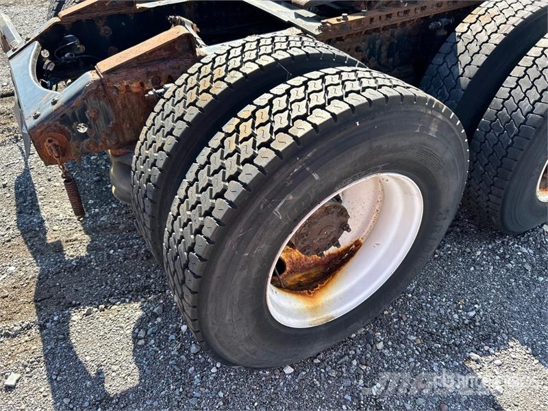 Volvo VNM200 6x4 T/A Day Cab Truck Tractor (Inoperable) Traktorske jedinice