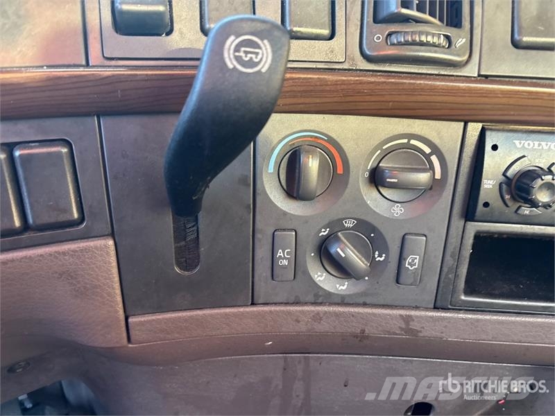 Volvo VNM200 6x4 T/A Day Cab Truck Tractor Traktorske jedinice