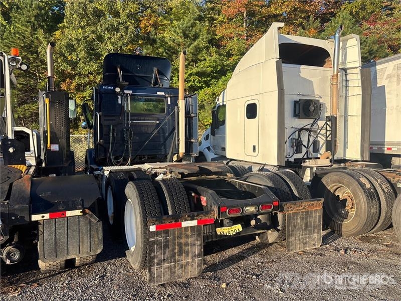 Volvo VNM200 6x4 T/A Day Cab Truck Tractor Tracteur routier